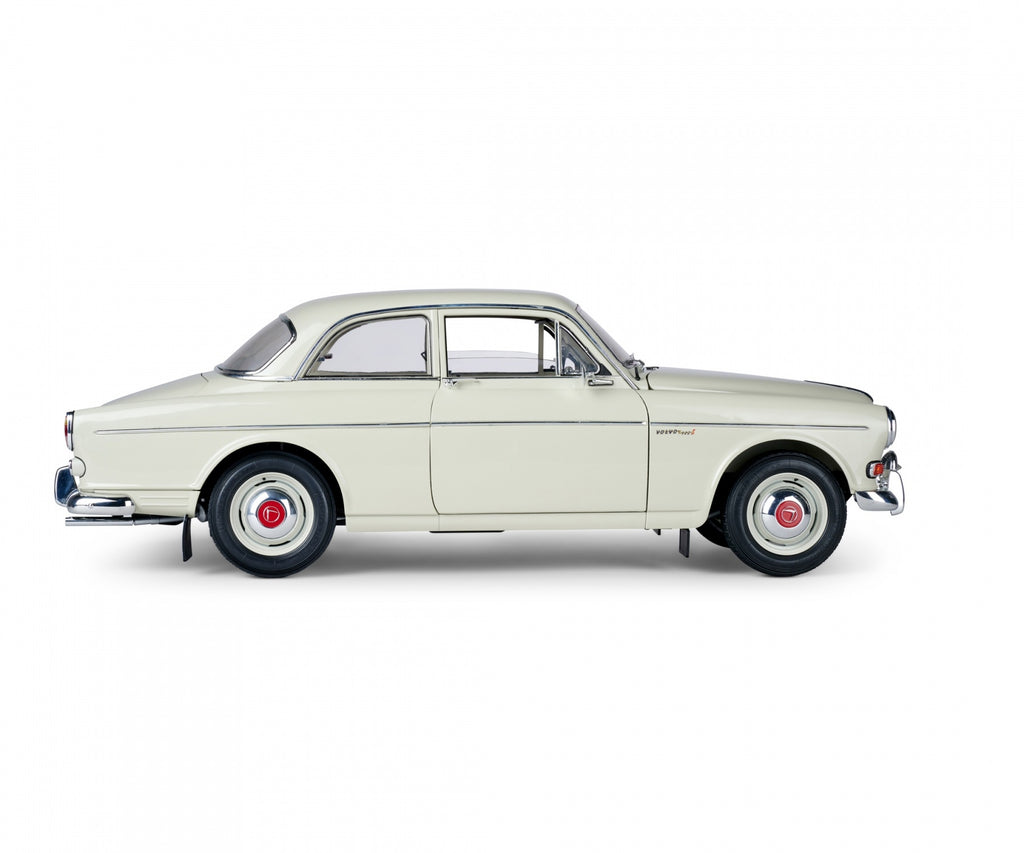 IXO Collections 1/8 Volvo S122 Amazone Metal Kit